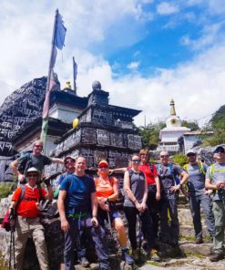 People on the trail to Everest base camp trek